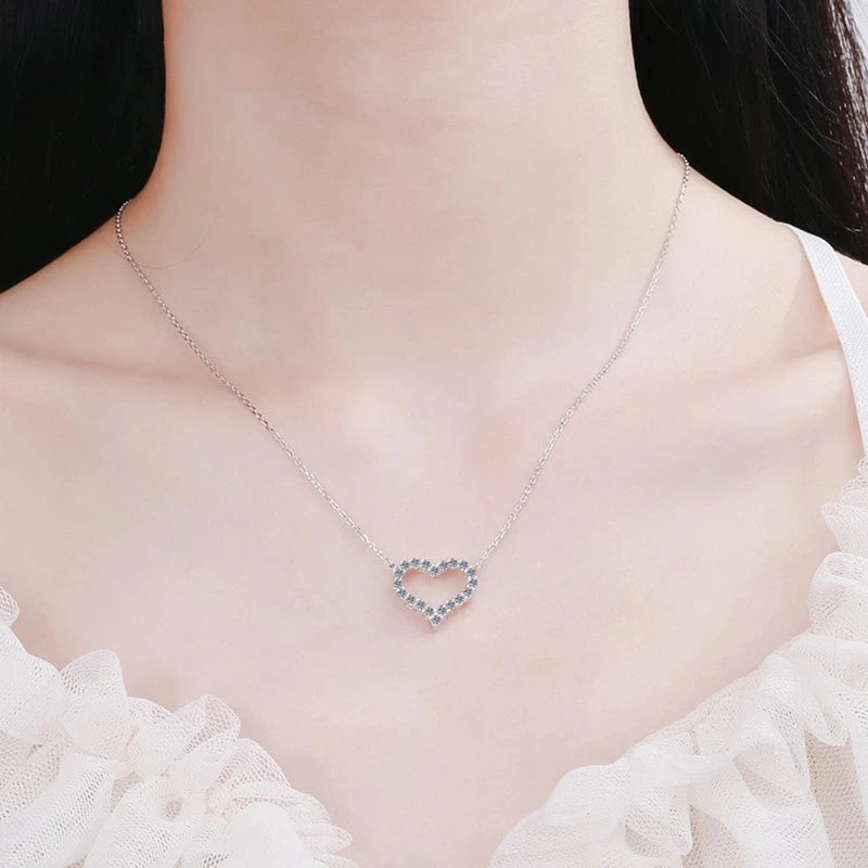 Elegant heart-shaped pendant necklace- Perfect for any occasion