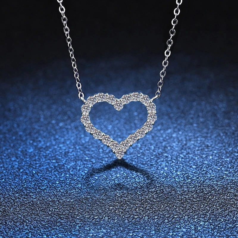 Elegant heart-shaped pendant necklace- Perfect for any occasion